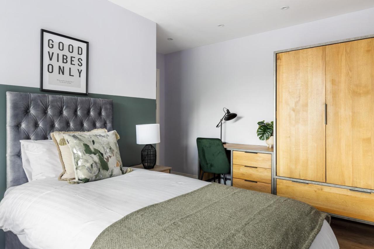 Stylish & Spacious 3 Bed With Fast Wifi, Close To Tube & Wembly Apartamento