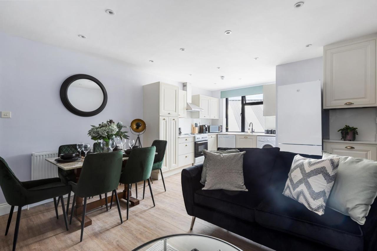 Stylish & Spacious 3 Bed With Fast Wifi, Close To Tube & Wembly *