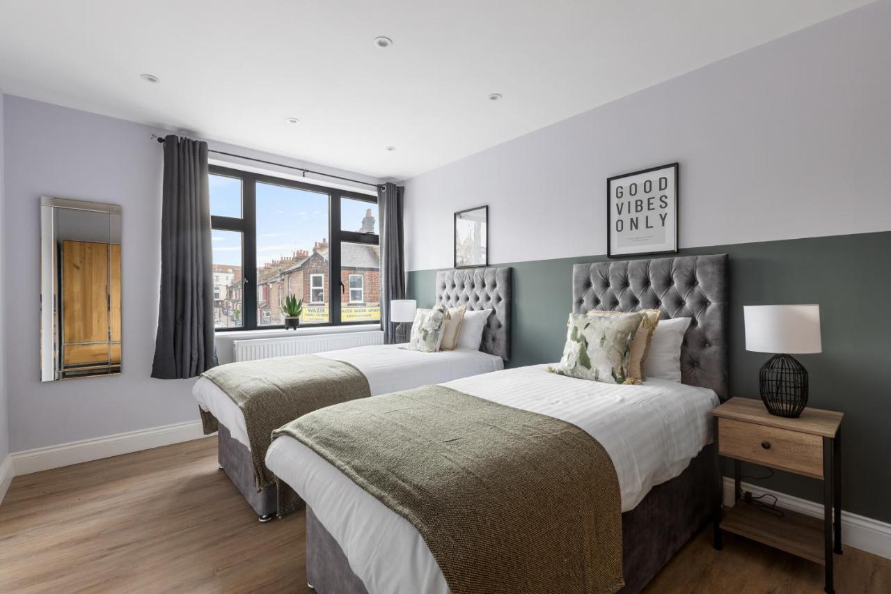 Stylish & Spacious 3 Bed With Fast Wifi, Close To Tube & Wembly *