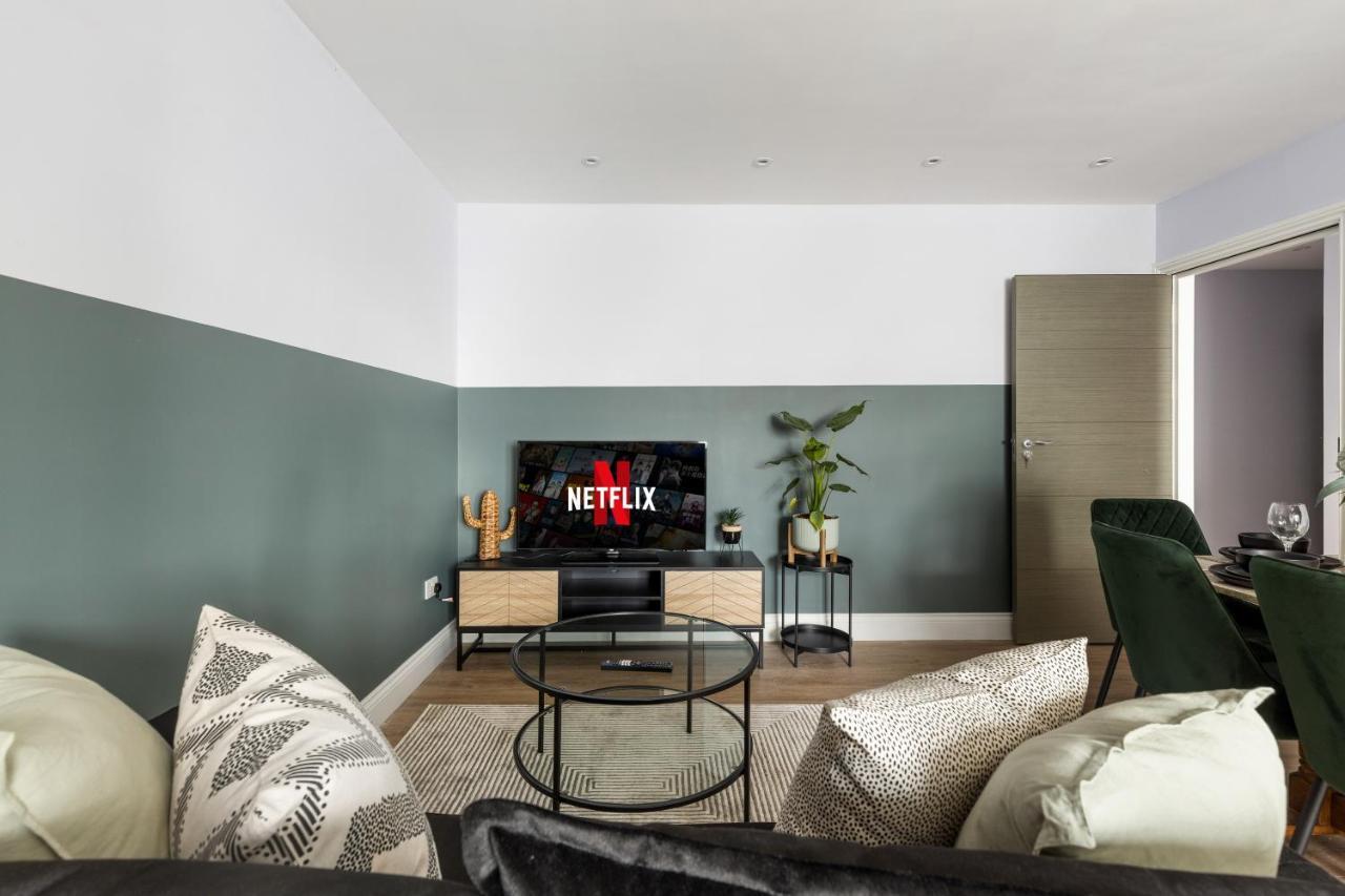 Stylish & Spacious 3 Bed With Fast Wifi, Close To Tube & Wembly Apartamento Londres