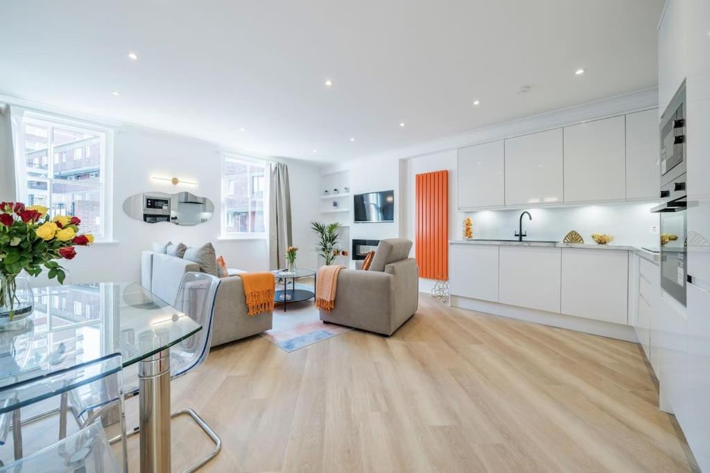 Holiday home House 10 Mins To Tower Bridge Hot Tub & Parking