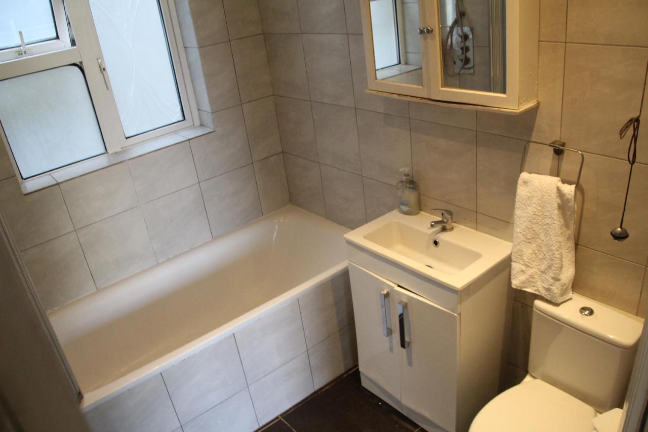 Comfortable Single Bed Garden View Privat overnatting London