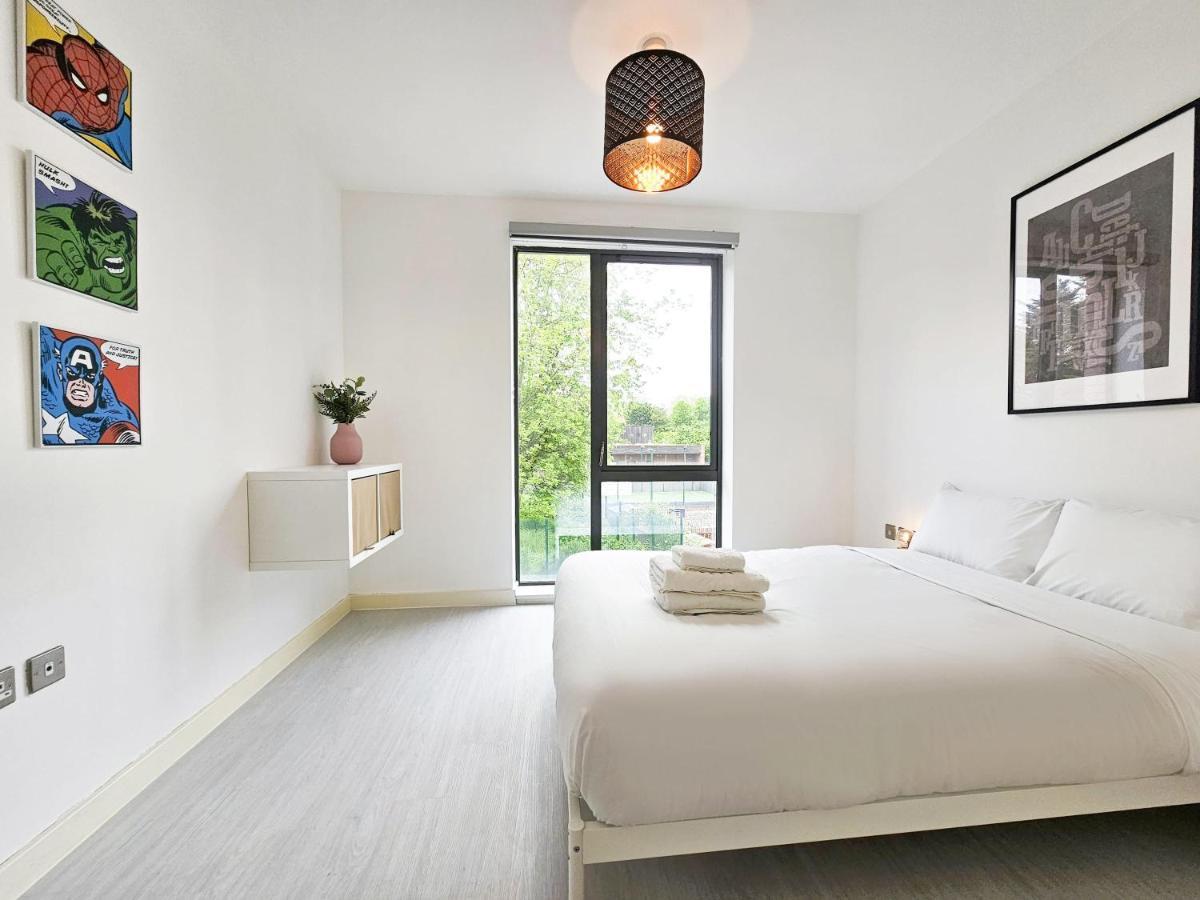 Centrally Located Spacious Flat Near Canary Wharf Apartment London