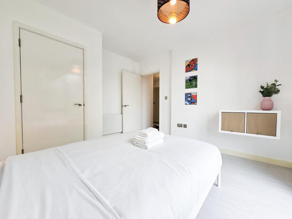 Centrally Located Spacious Flat Near Canary Wharf Apartment *