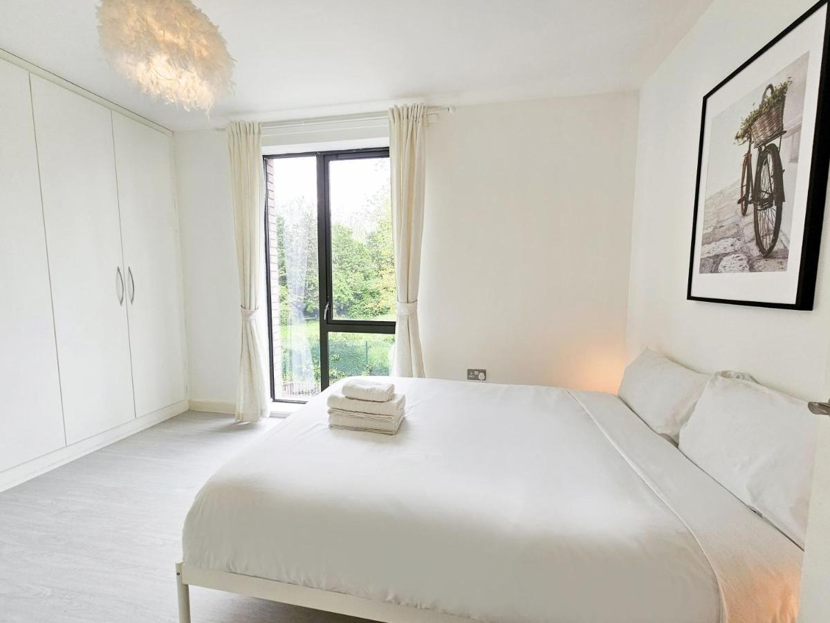 Centrally Located Spacious Flat Near Canary Wharf London