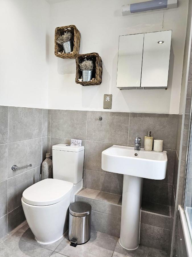 Apartment Centrally Located Spacious Flat Near Canary Wharf London