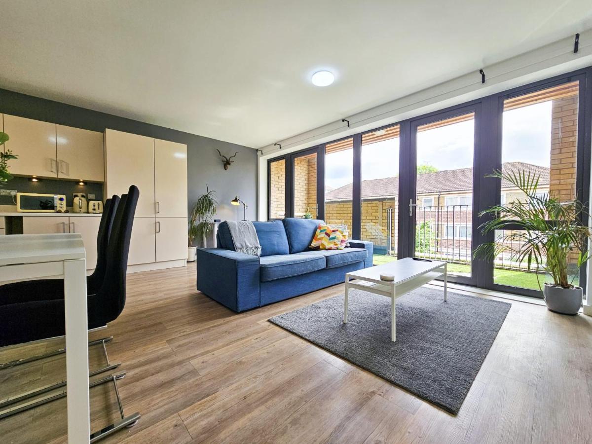 Centrally Located Spacious Flat Near Canary Wharf London