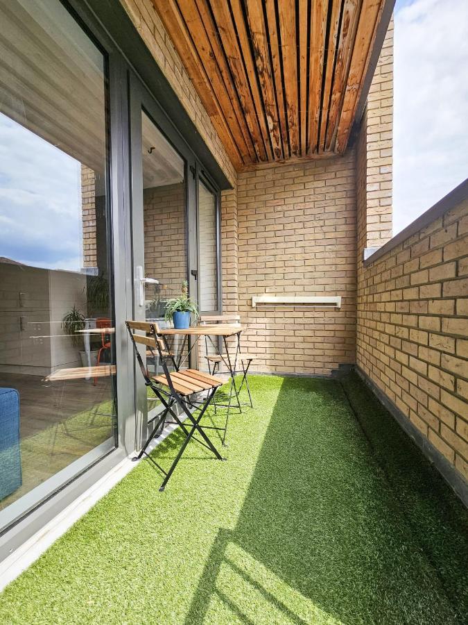 Centrally Located Spacious Flat Near Canary Wharf London