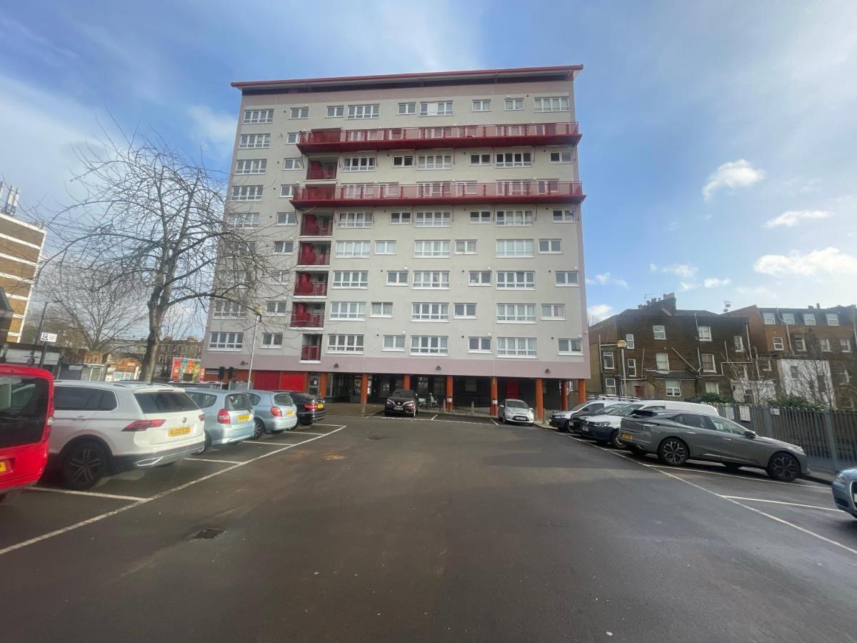 2 Bedroom In Stoke Newington Londen