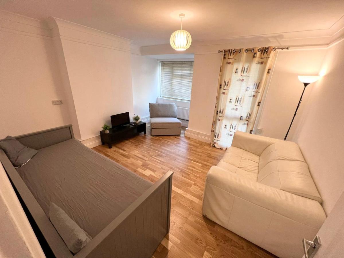 Aprt 10mins Walk From The Shard! London