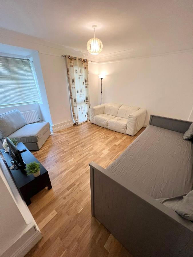 Aprt 10mins Walk From The Shard! London