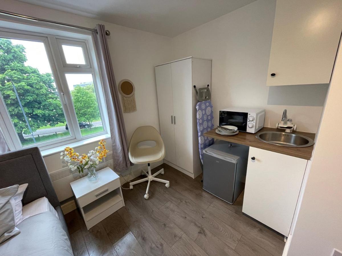 Letzi Private En-suite Near Wembley London