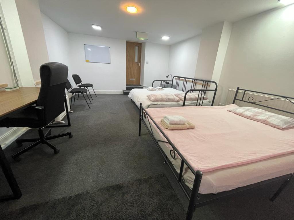 Frühstückspension 2 Mins To Euston Station, Triple Bedroom With Private Bathroom C *