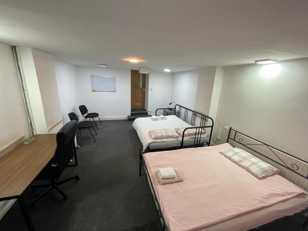 Frühstückspension 2 Mins To Euston Station, Triple Bedroom With Private Bathroom C *