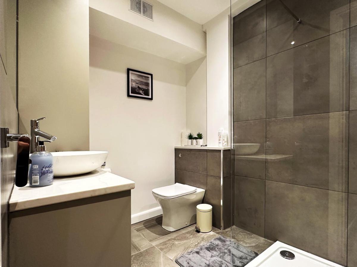 Liam Place Near Hyde Park - 1 Double Bed, 1 Sofa Bed, Spacious Apartment, Private Entrance * Londres