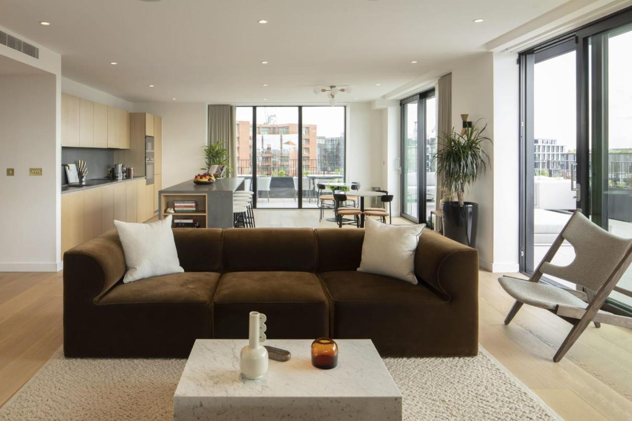 Modern At Enclave Located In Central Londen