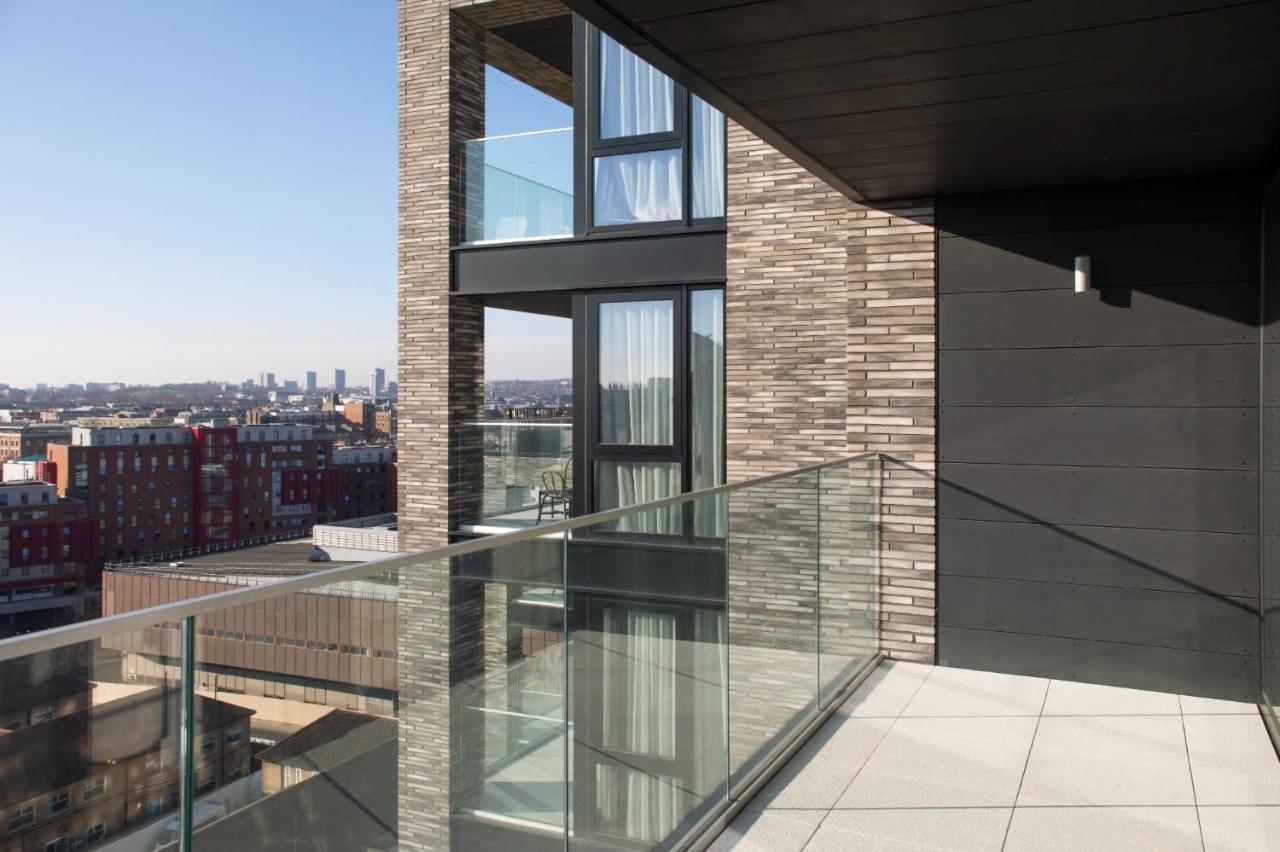 Modern At Enclave Located In Central Londen