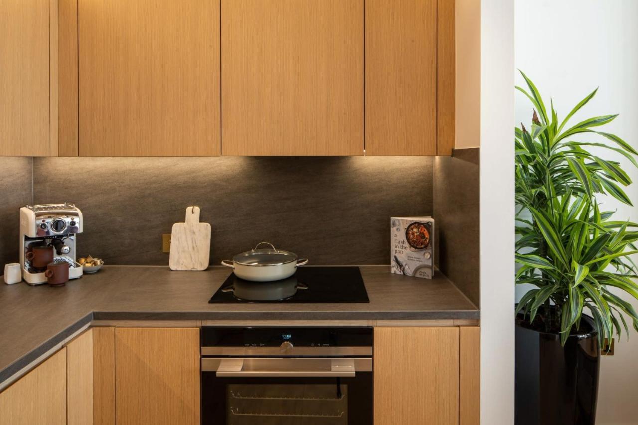 Modern At Enclave Located In Central Londen