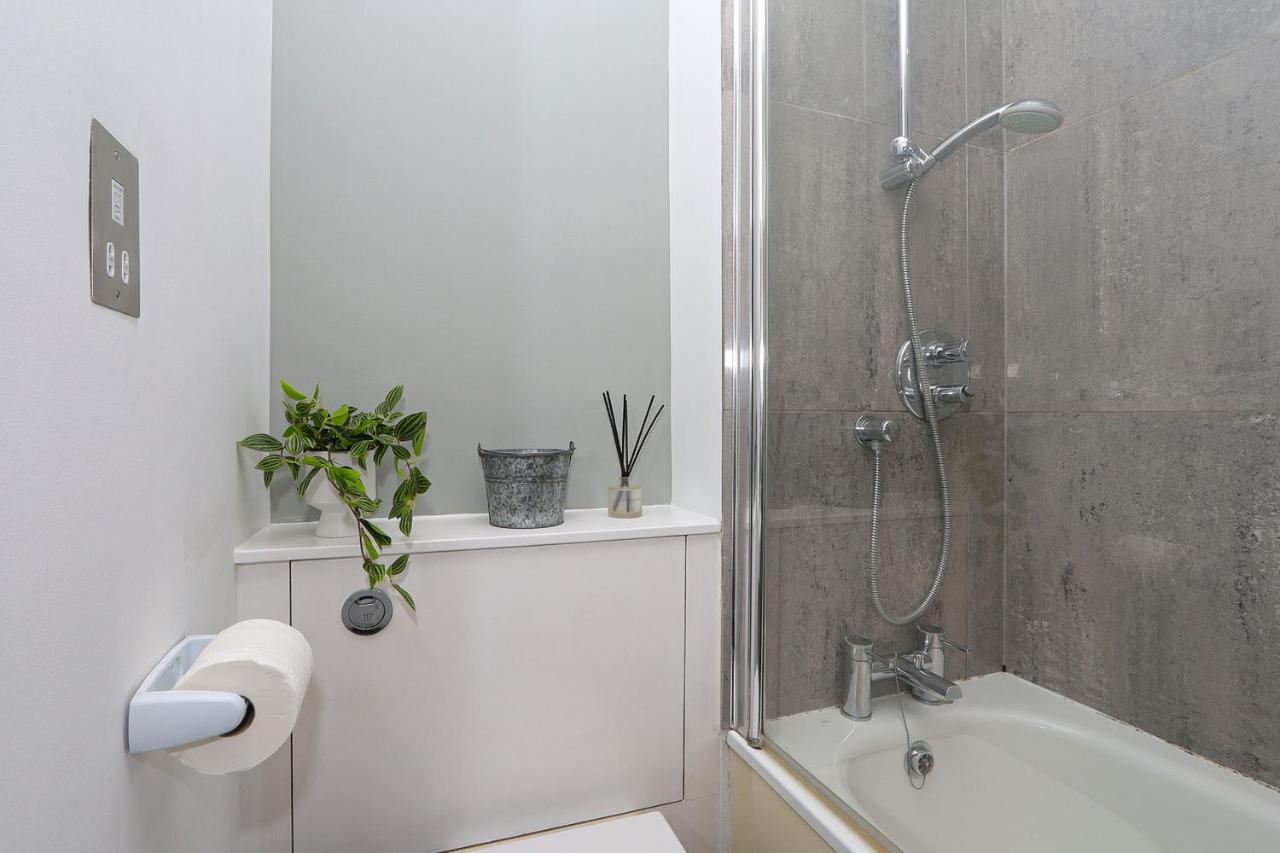 Bright And Modern 2 Bed Flat Appartement