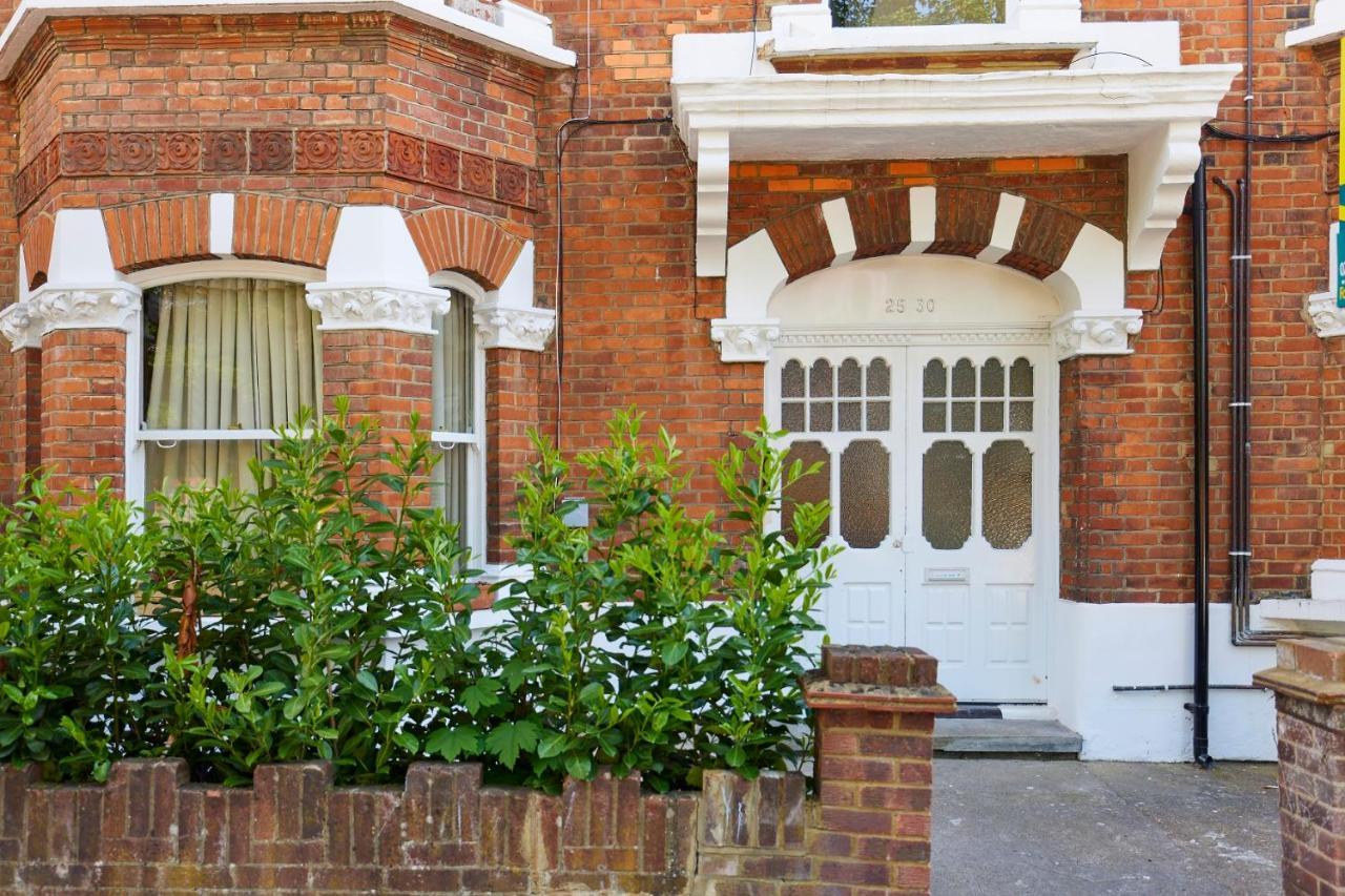The Elmfield Road Wonder - Dazzling 2bdr Flat * Londen