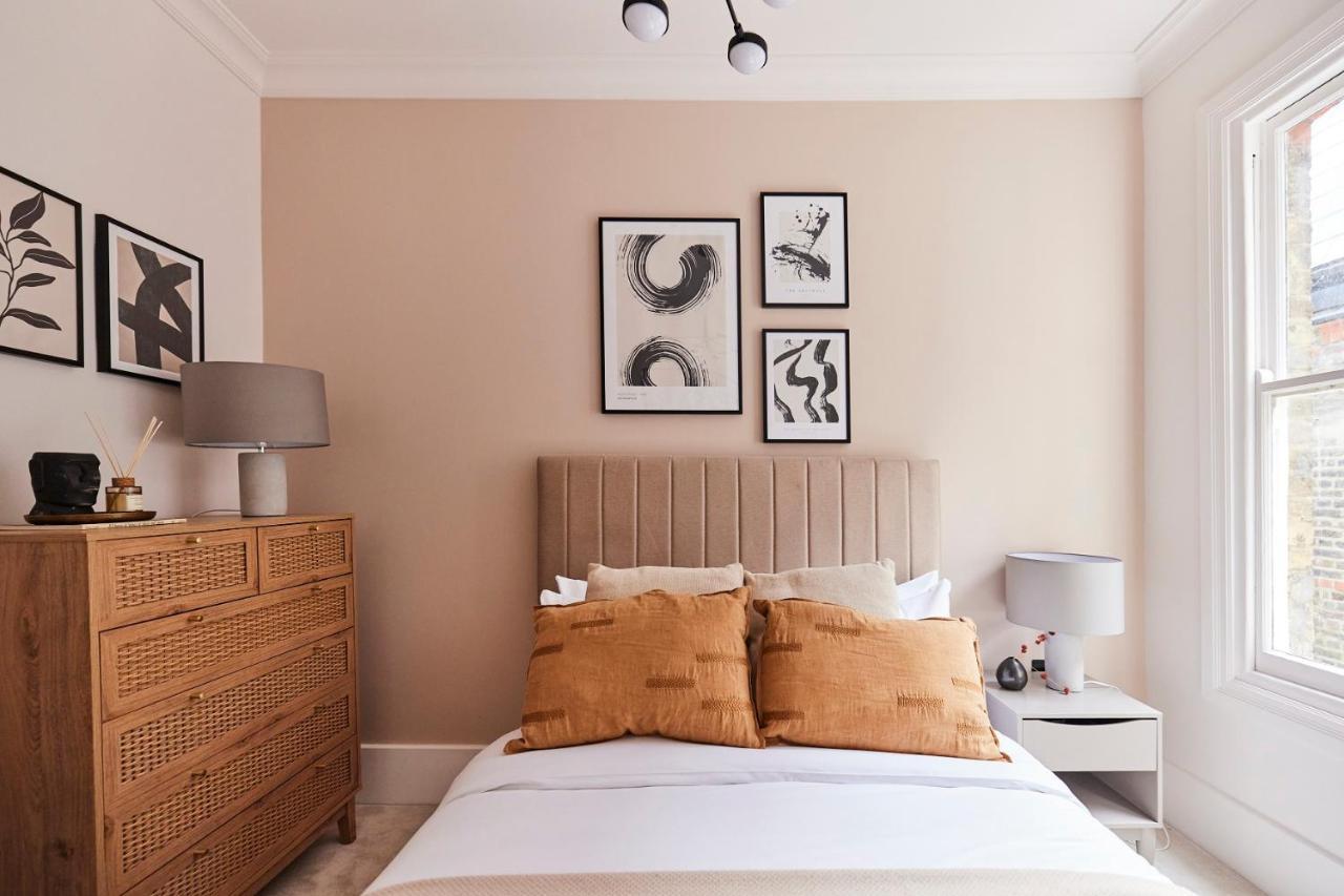 The Elmfield Road Wonder - Dazzling 2bdr Flat Londen