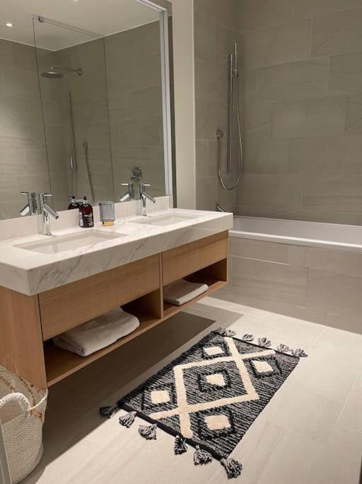 Luxury 3 Bed 3 Bath In Central * London