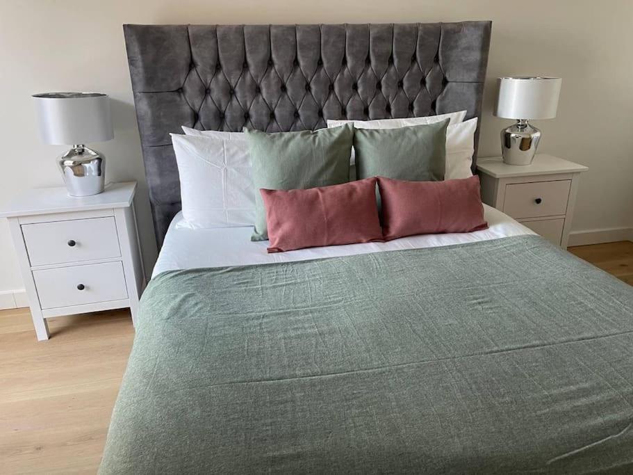 Luxury 3 Bed 3 Bath In Central Leilighet *