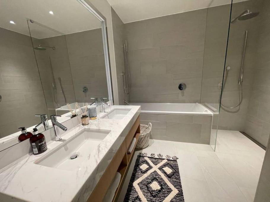 Leilighet Luxury 3 Bed 3 Bath In Central