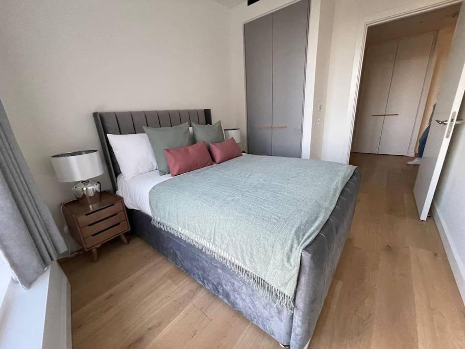 Luxury 3 Bed 3 Bath In Central Leilighet *
