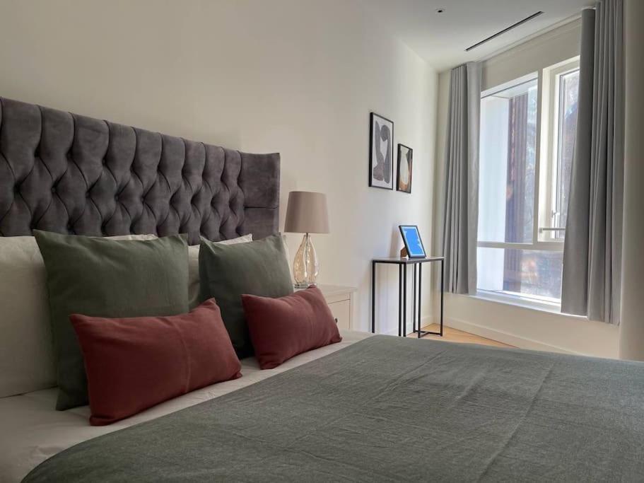 Luxury 3 Bed 3 Bath In Central Leilighet