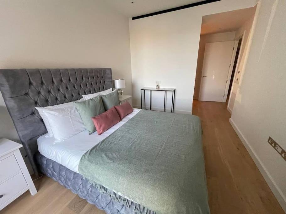 Luxury 3 Bed 3 Bath In Central Leilighet London