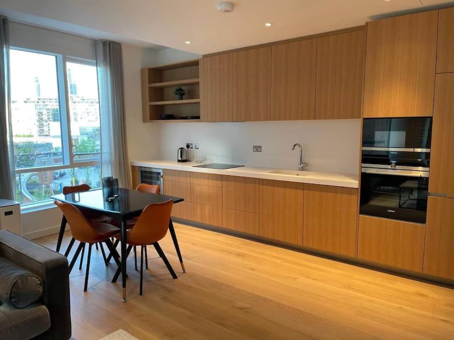 Luxury 3 Bed 3 Bath In Central *