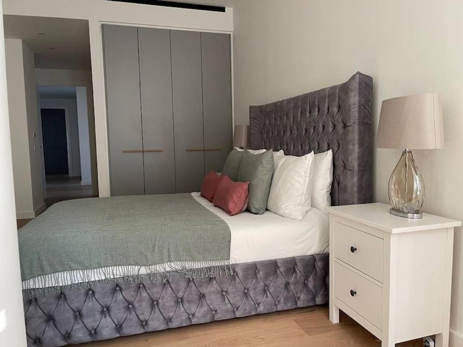 Luxury 3 Bed 3 Bath In Central Leilighet London