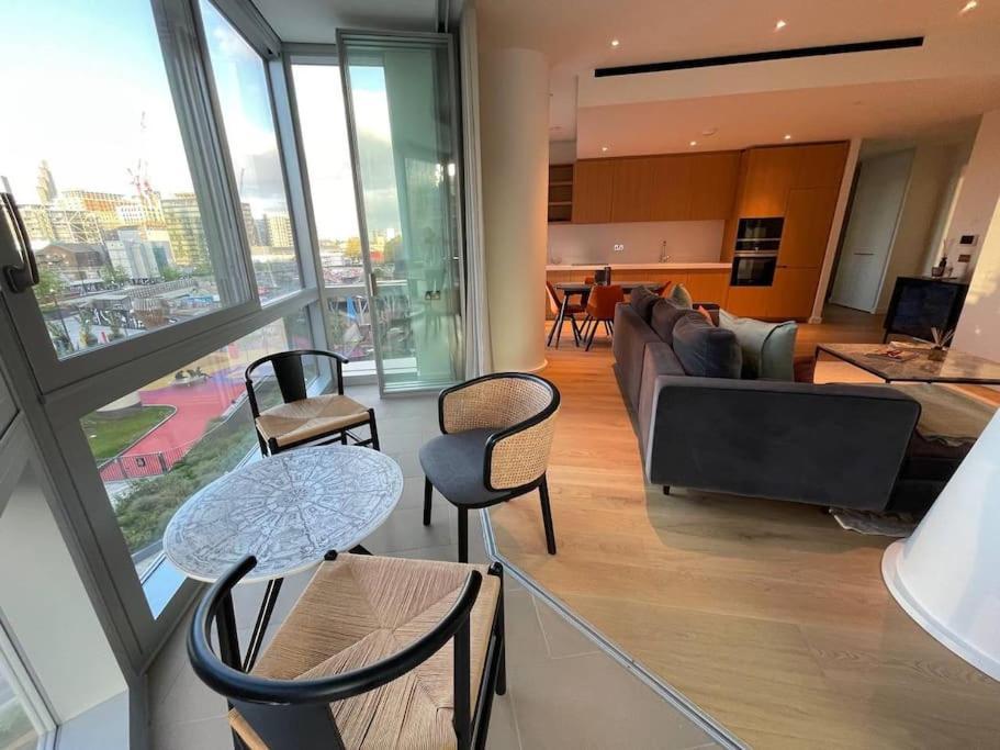 Luxury 3 Bed 3 Bath In Central Leilighet