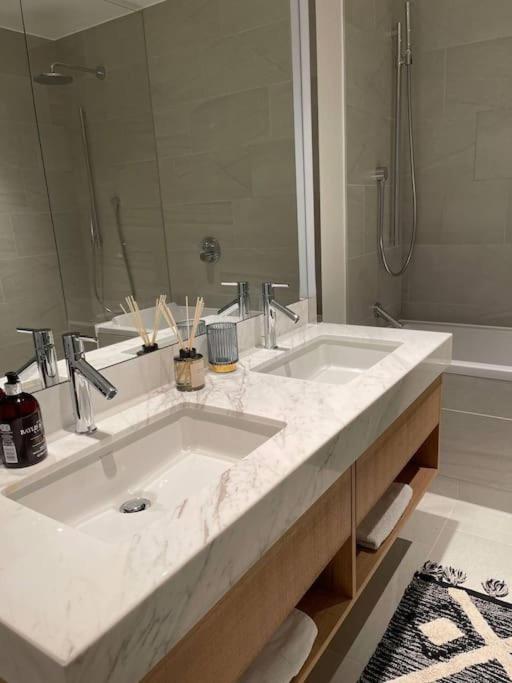 Apartment Luxury 3 Bed 3 Bath In Central London