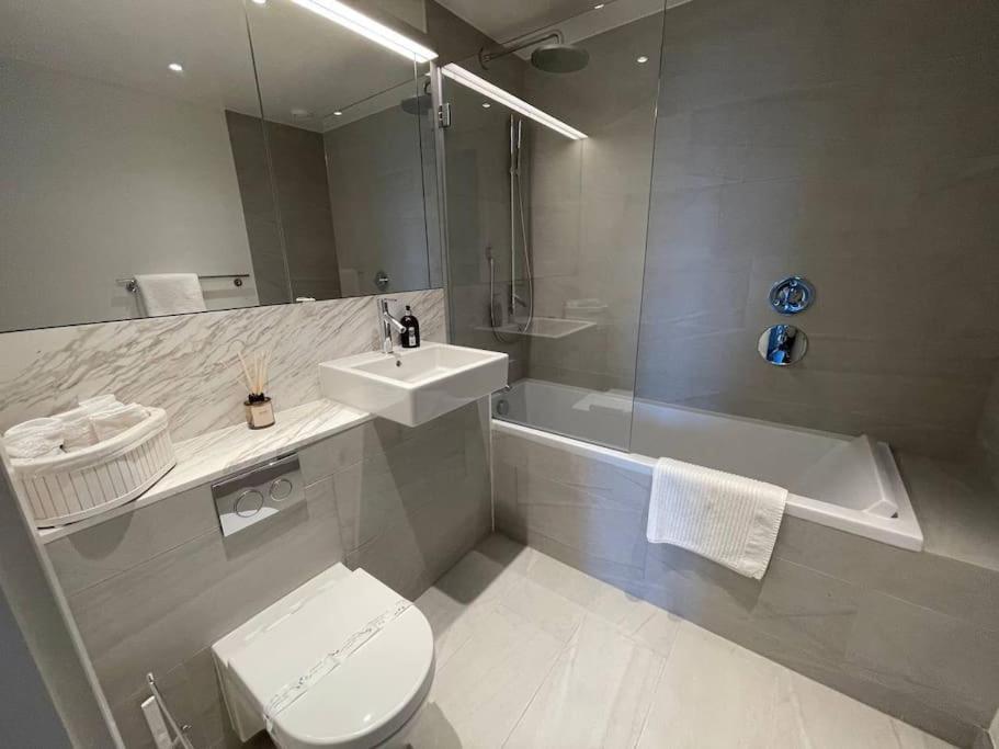 Leilighet Luxury 3 Bed 3 Bath In Central *