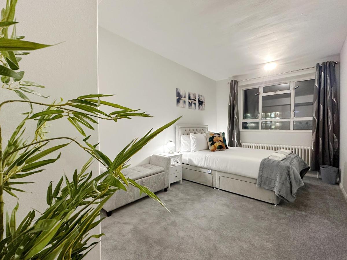 Leilighet Zoey Place Near Thames River - 2 Double Beds, 1 Single Bed, Spacious, Ideal For Families
