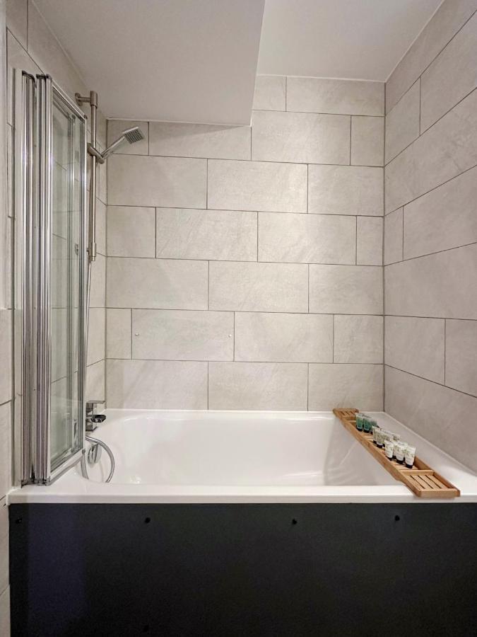 Leilighet Zoey Place Near Thames River - 2 Double Beds, 1 Single Bed, Spacious, Ideal For Families London