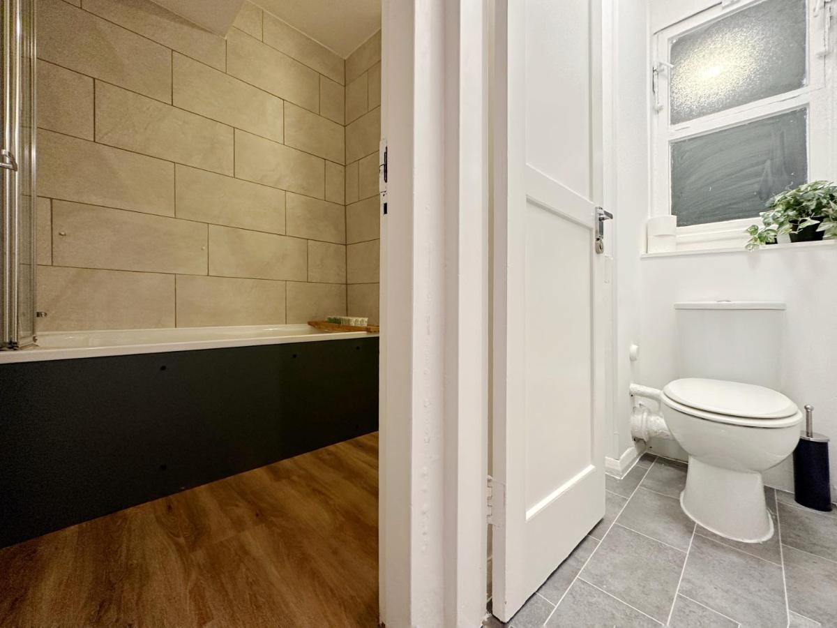 Leilighet Zoey Place Near Thames River - 2 Double Beds, 1 Single Bed, Spacious, Ideal For Families London