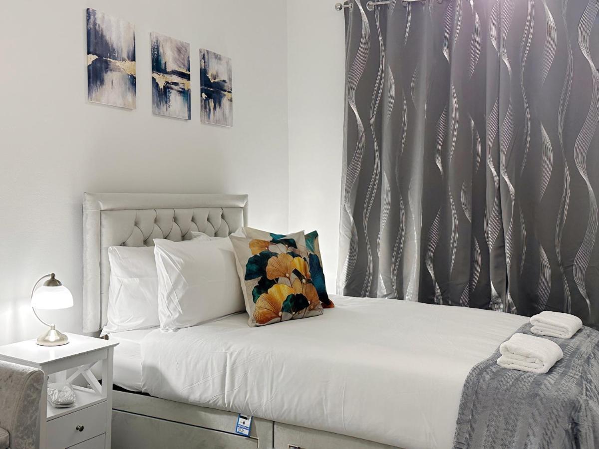 Leilighet Zoey Place Near Thames River - 2 Double Beds, 1 Single Bed, Spacious, Ideal For Families London