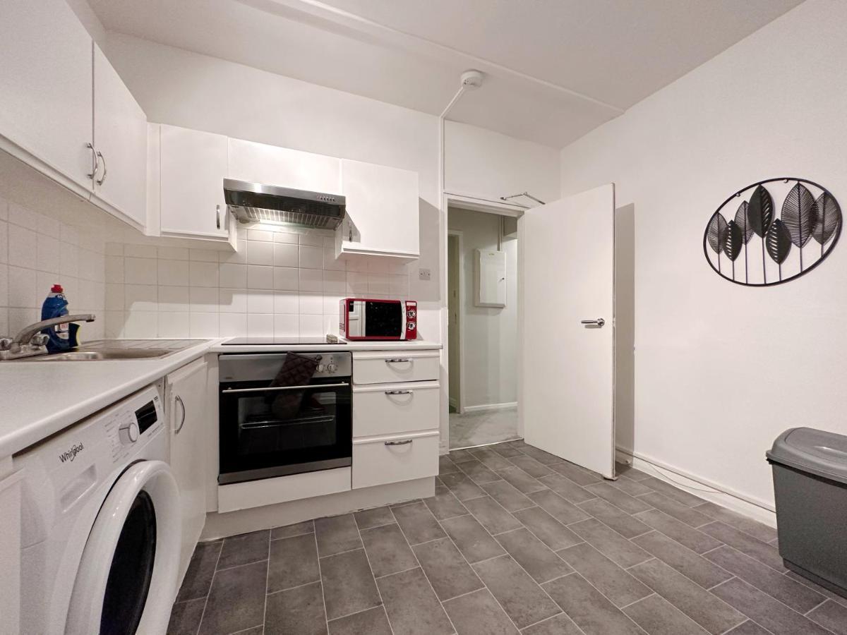 Leilighet Zoey Place Near Thames River - 2 Double Beds, 1 Single Bed, Spacious, Ideal For Families *
