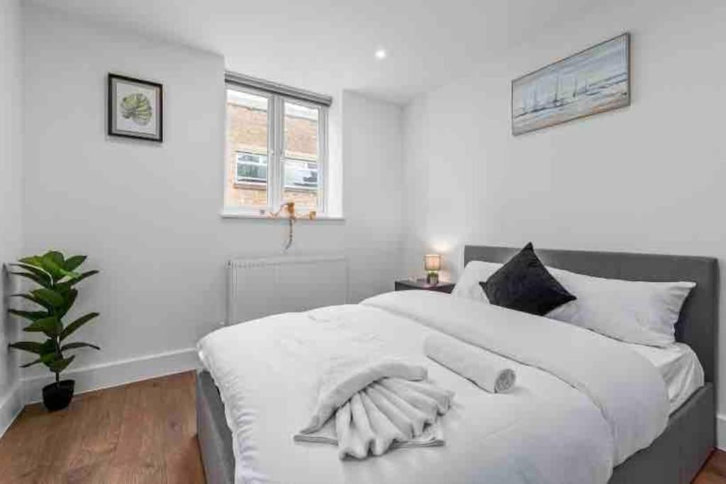Cozy Flat Near Eye/ Victoria / Vauxhall London