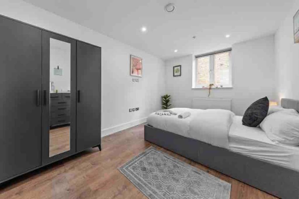 Cozy Flat Near Eye/ Victoria / Vauxhall London