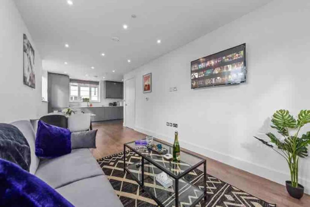 Cozy Flat Near Eye/ Victoria / Vauxhall Leilighet London