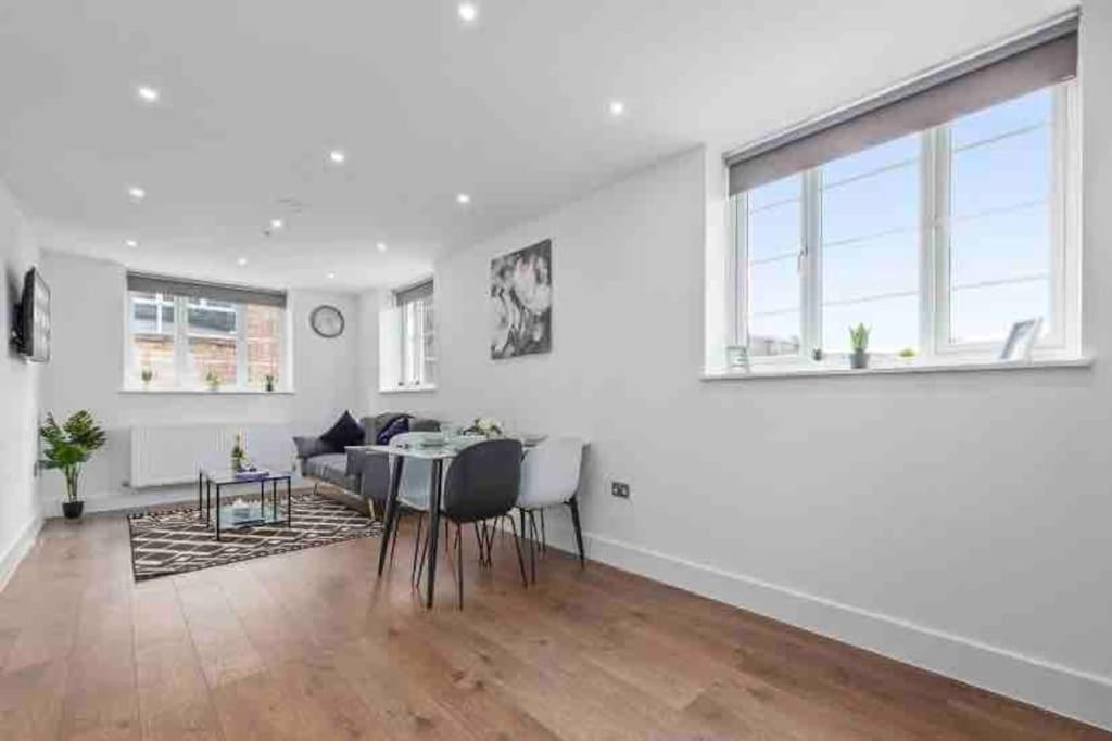 Cozy Flat Near Eye/ Victoria / Vauxhall Leilighet London