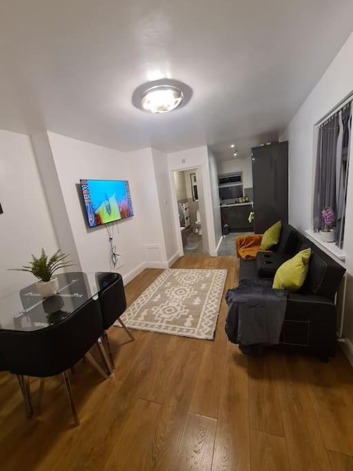 Luxury One Bedroom Flat * London