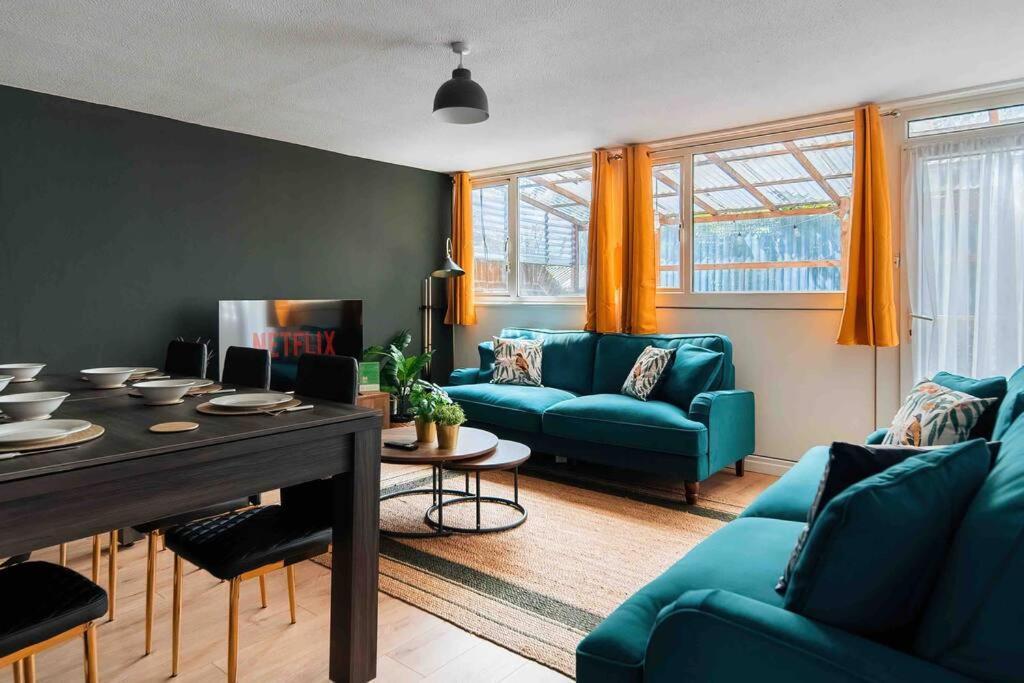 Contractor Base With Pool Table Holiday home