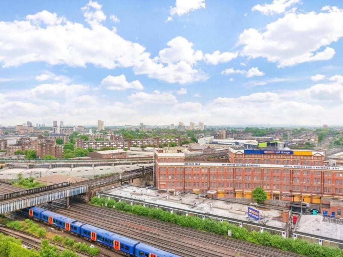 Apartamento 3 Bedroom Penthouse With Private Terrace, Battersea, Nine Elms Londres