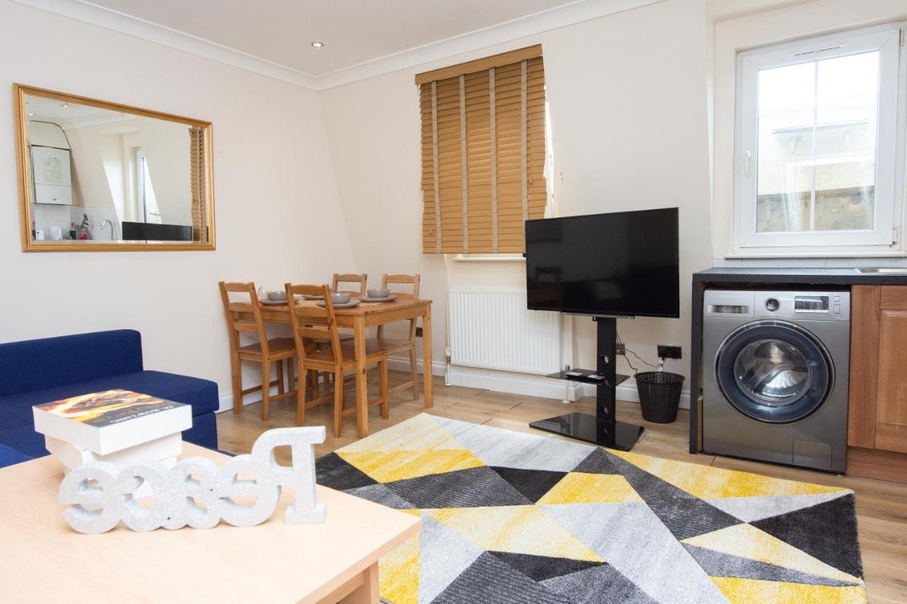 Evergreen Apartments-flat 5,
