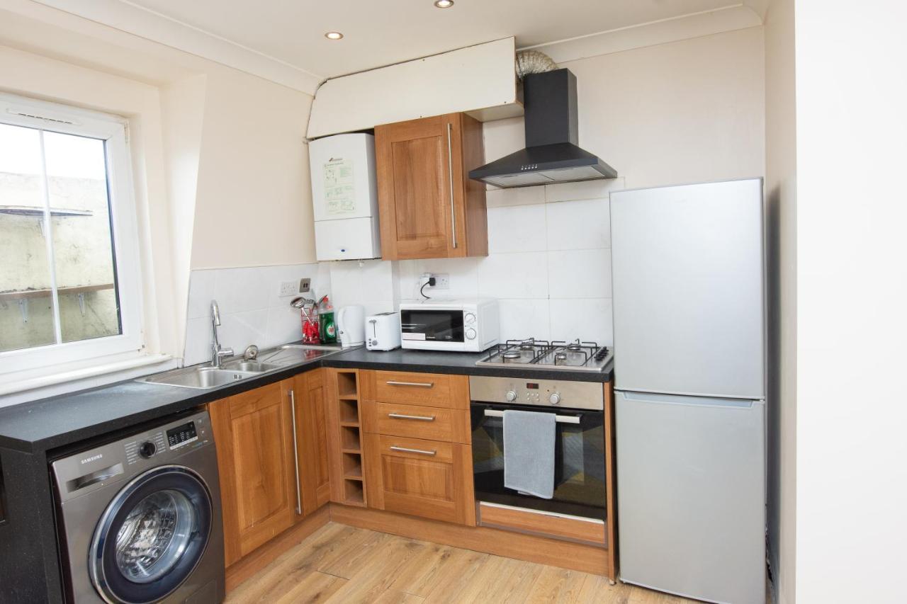 Evergreen Apartments-flat 5,